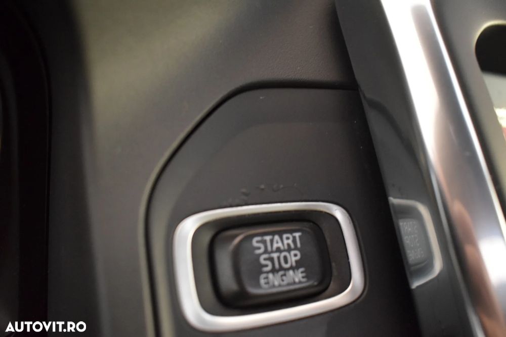 Volvo XC 60 D5 AWD Geartronic Ocean Race - 25