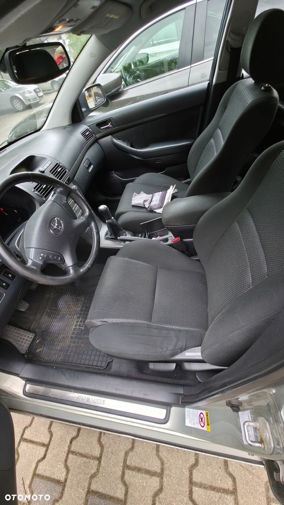 Toyota Avensis 2.0 D-4D High - 8
