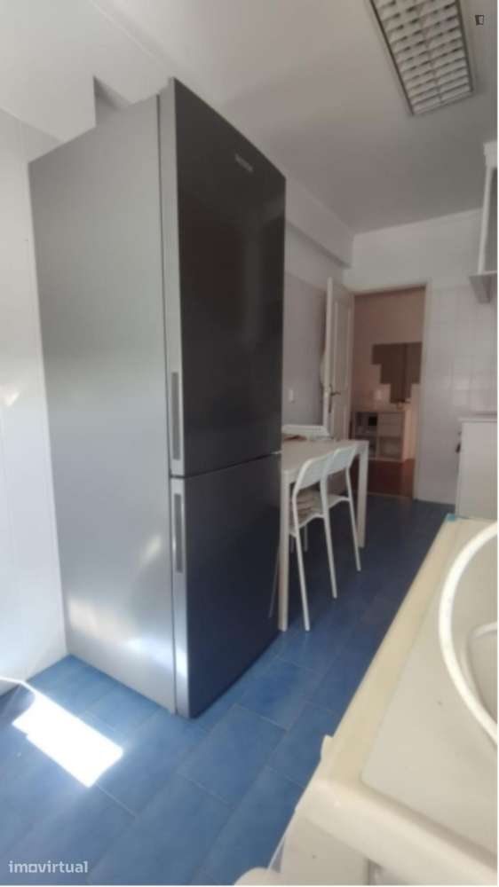 Quarto - localizado em Linda-a-Velha Lisbon - Grande imagem: 3/7