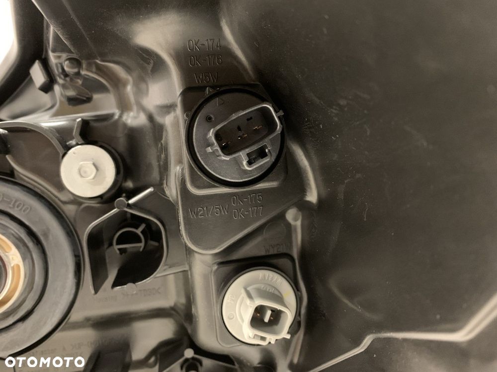 NOWA ORYGINALNA LAMPA PRAWA TOYOTA HILUX VIII LIFT 21- 81110-0KK60 - 8