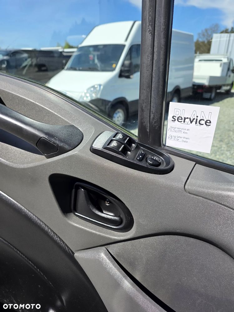 Iveco 35C17 3,0 HPI 170 KONNA DOKA BRYGADÓWKA 7 OSOBOWA 3,2M SKRZYNIA 130T/KM PRZEBIEGU GWARANCJA BLIŻNIAKI DO 3,5T WEBASTO - 18