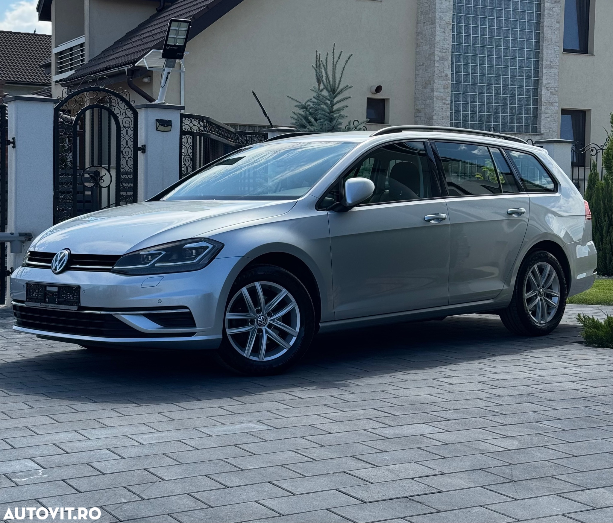 Volkswagen Golf 2.0 TDI DSG Comfortline - 3