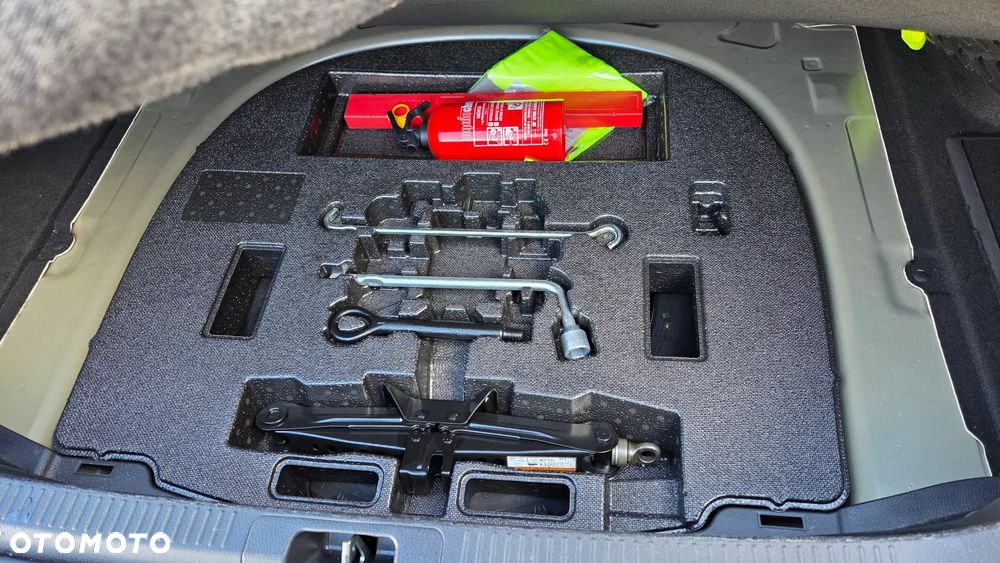 Toyota Camry 2.5 Hybrid Executive CVT - 22