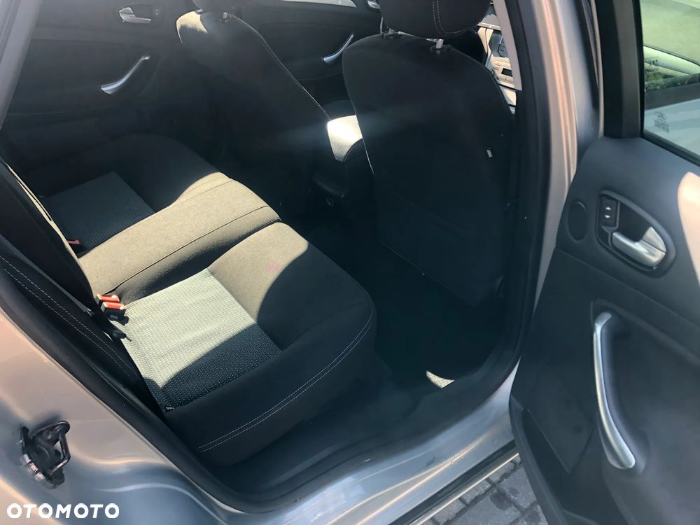 Ford Mondeo 2.0 Ghia Executive - 9