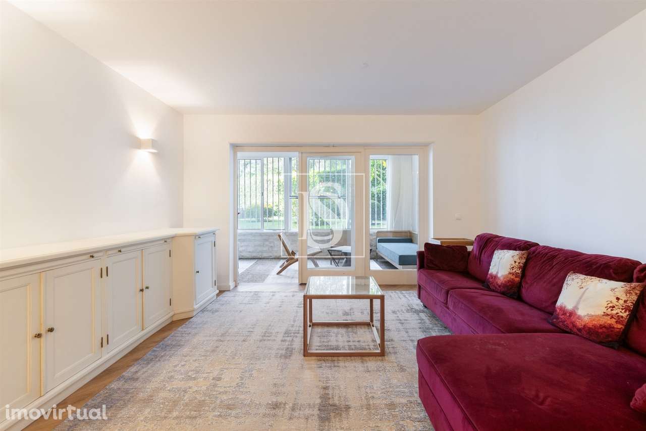 Apartamento T1 para venda mobiliado em Cascais com piscina e jardim - Grande imagem: 2/16