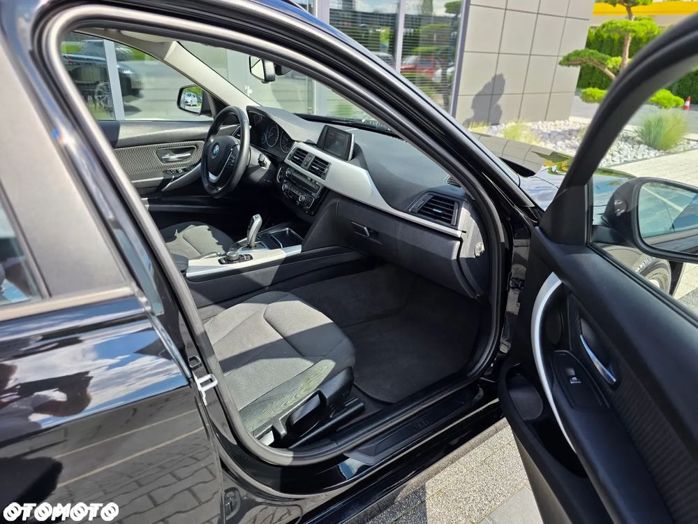 BMW Seria 3 318i GPF Advantage - 22
