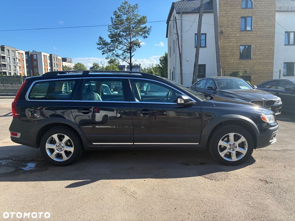 Volvo XC 70 D5 AWD Momentum - 4