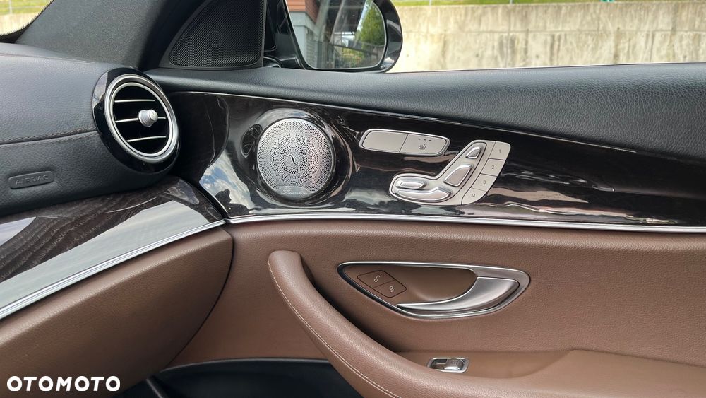 Mercedes-Benz Klasa E 300 9G-TRONIC AMG Line - 5