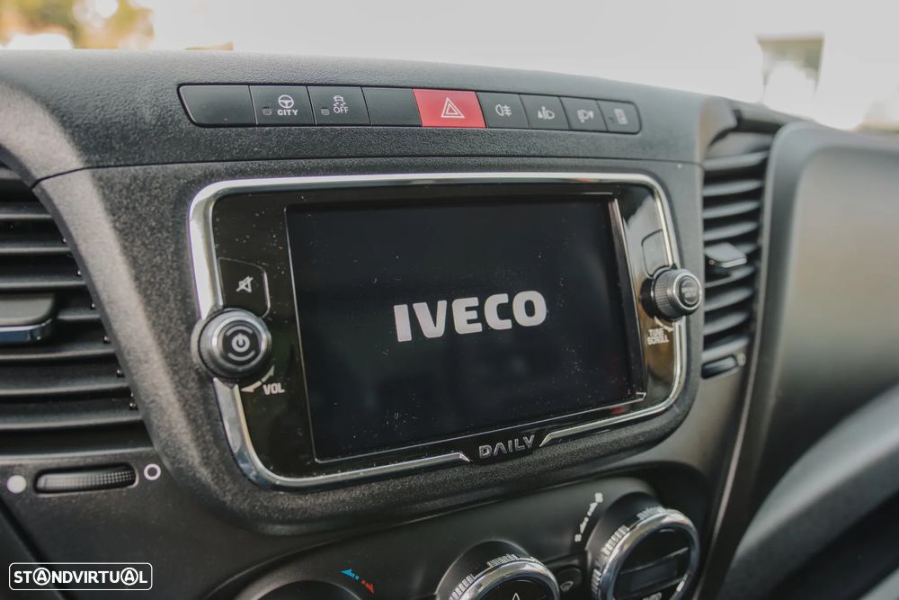 Iveco Daily 3.0 35-160 C/Plataforma - 15