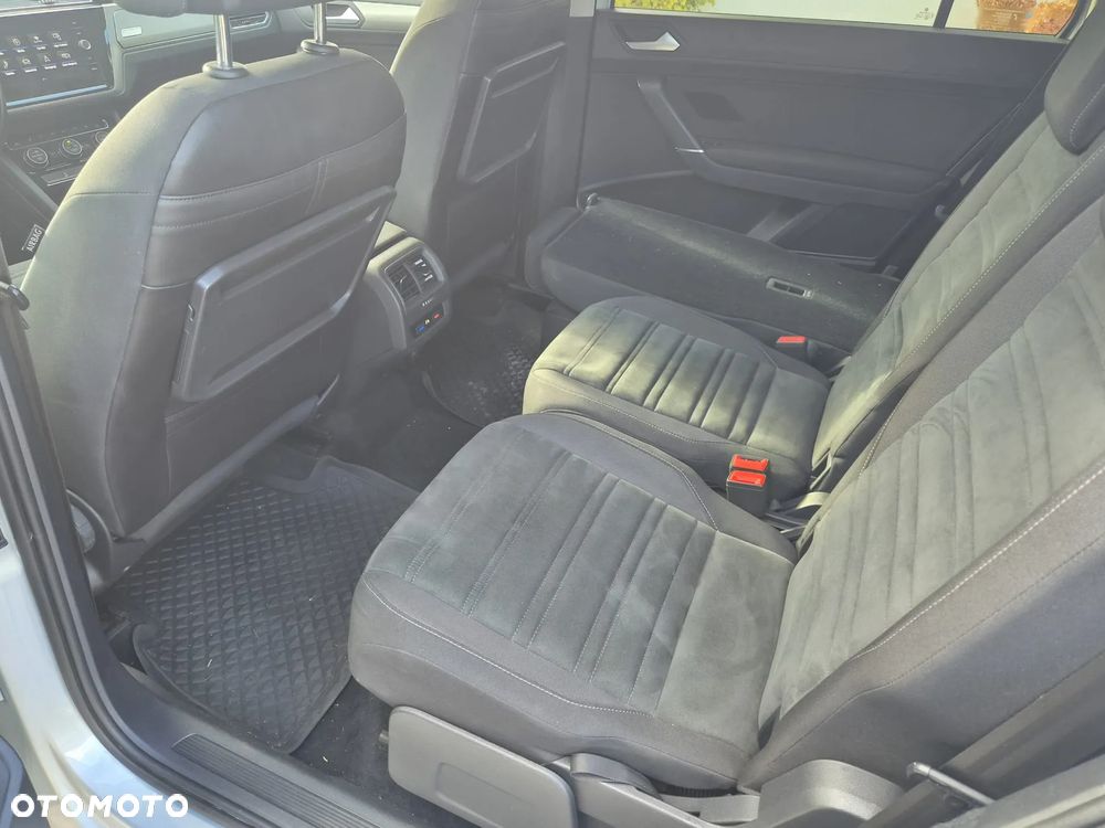 Volkswagen Touran - 11