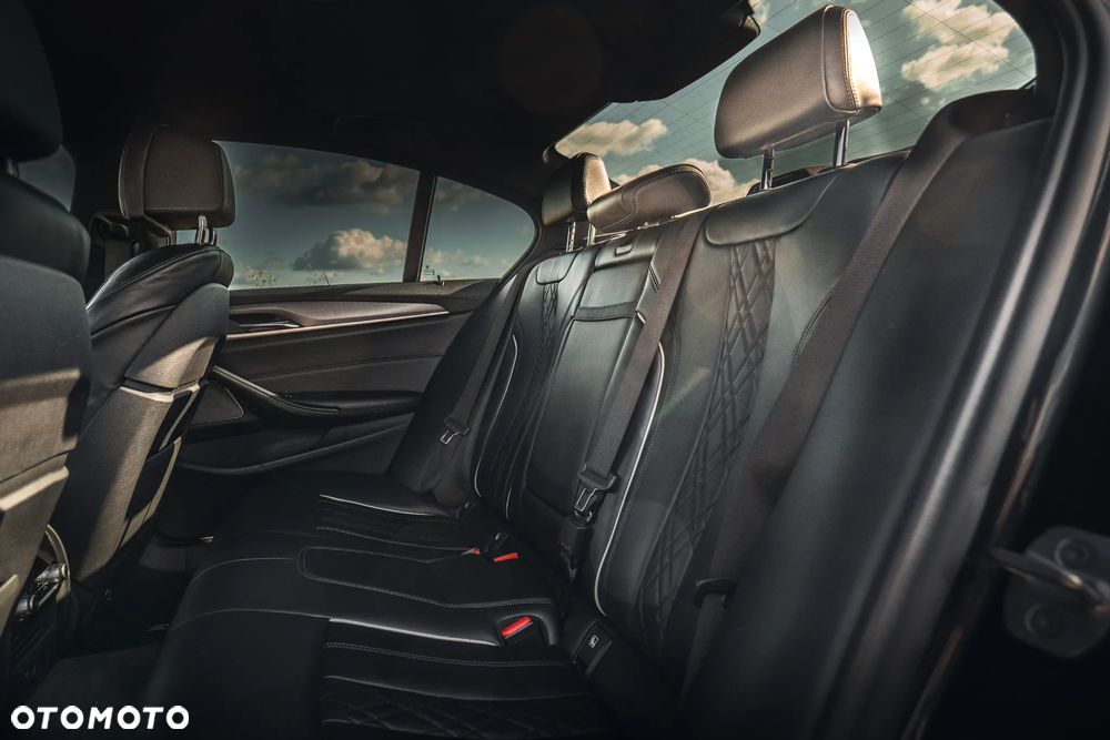BMW Seria 5 530d xDrive - 32