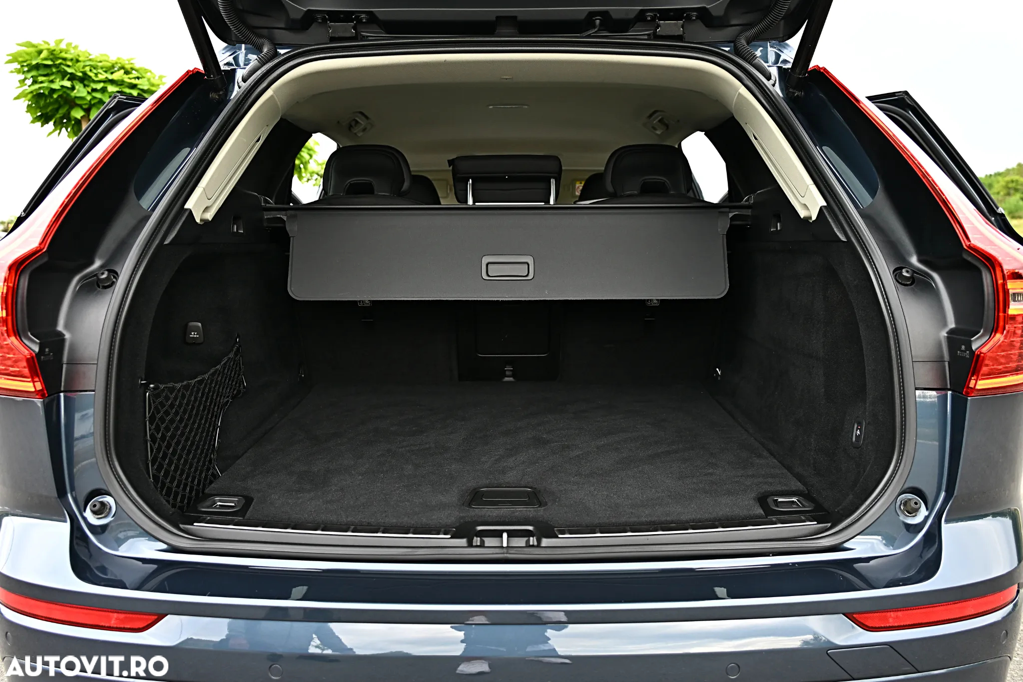 Volvo XC 60 B4 D AWD Geartronic Momentum Pro - 39