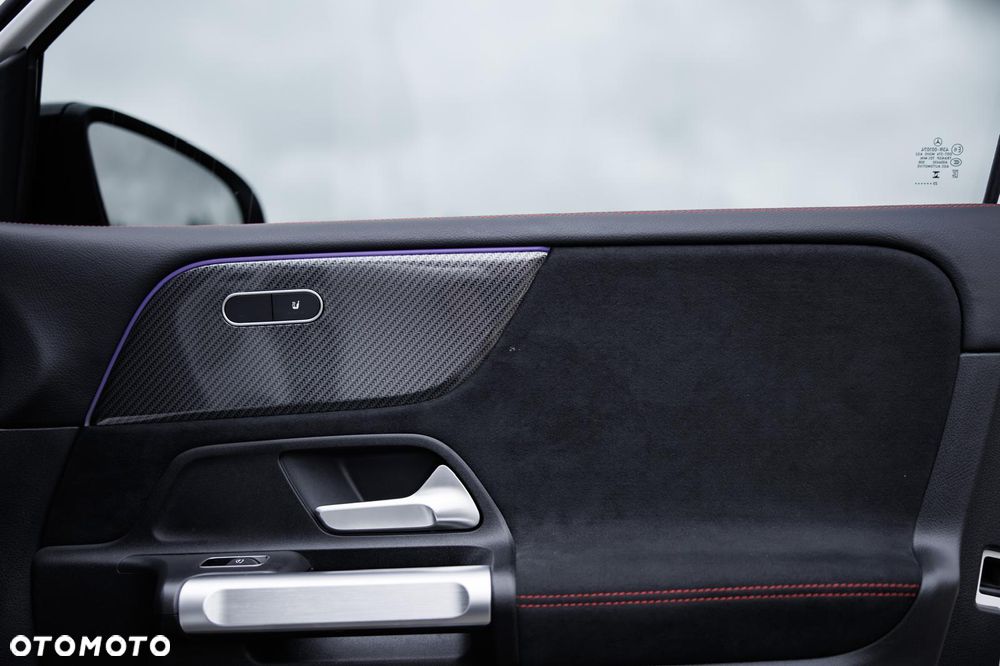 Mercedes-Benz GLB 200 4-Matic AMG Line 8G-DCT - 19