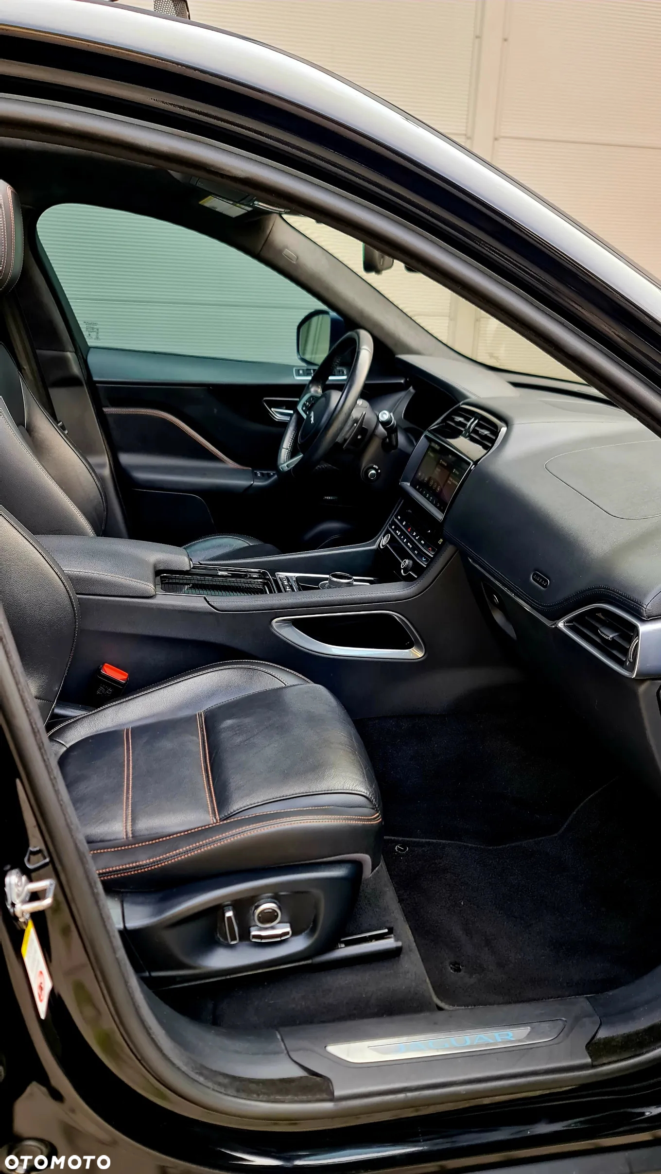Jaguar F-Pace 2.0 i4P AWD Prestige - 22