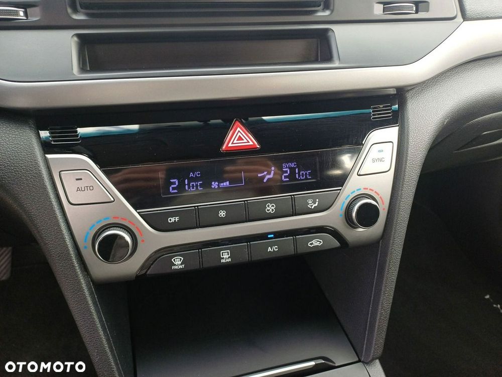 Hyundai Elantra - 20
