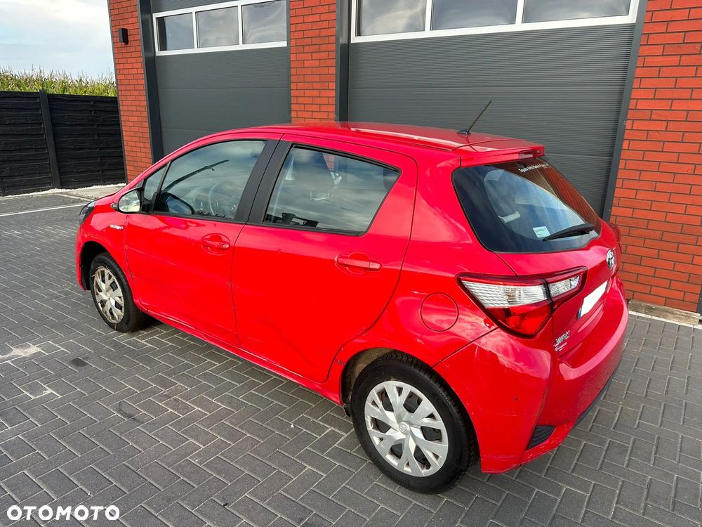 Toyota Yaris Hybrid 100 Active EU6 - 30