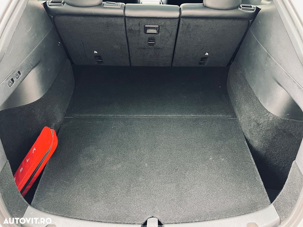 Tesla Model Y - 20
