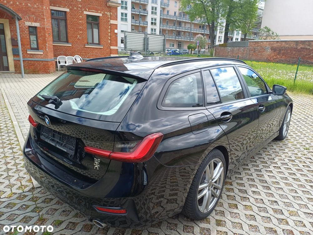 BMW Seria 3 318d mHEV - 4