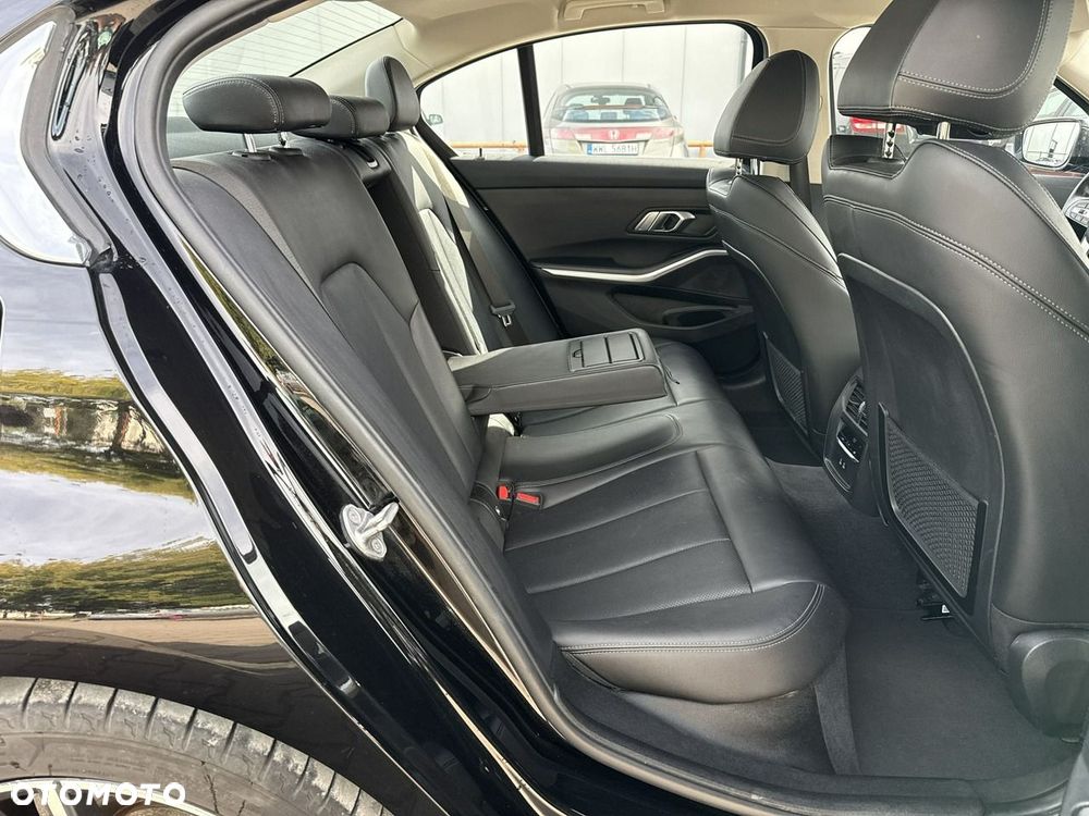BMW Seria 3 320d MHEV Luxury Line - 18