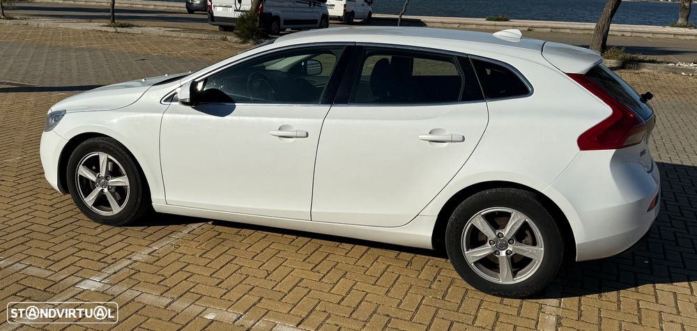 Volvo V40 D2 Momentum - 8