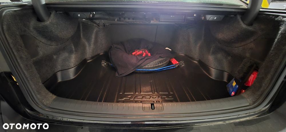 Honda Accord 2.0 Executive Nav - 9