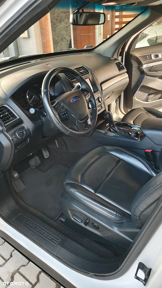 Ford Explorer - 15