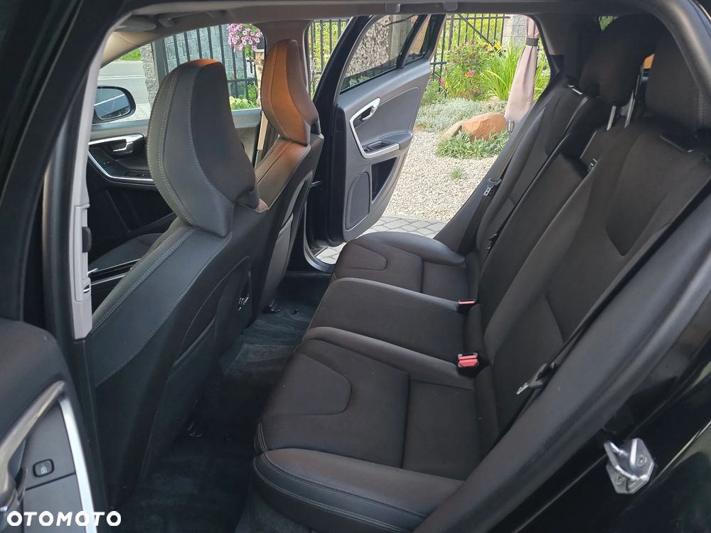 Volvo V60 D4 Momentum - 19