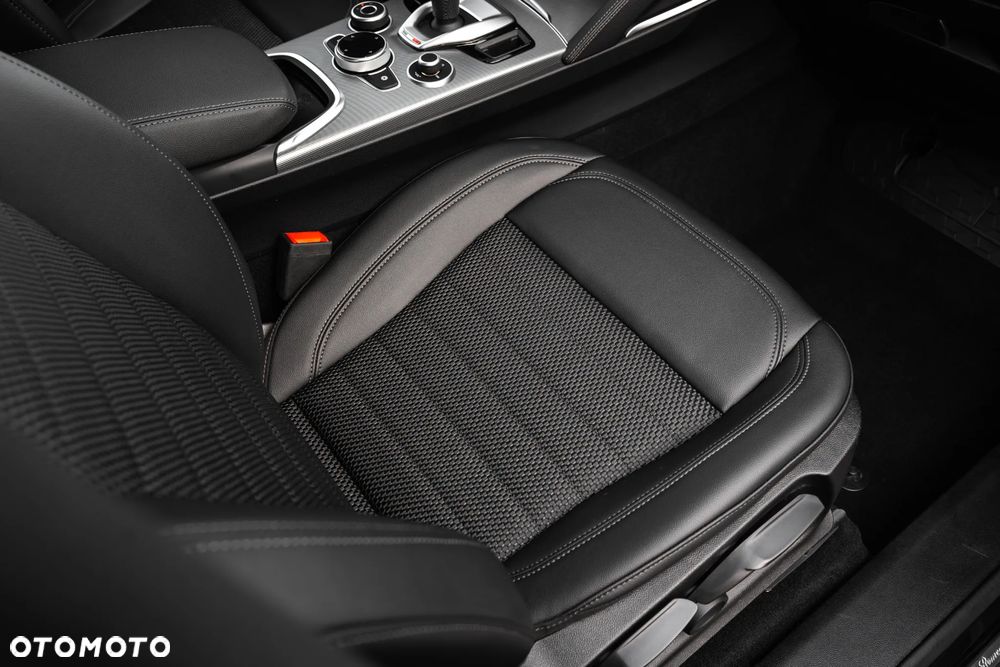 Alfa Romeo Stelvio 2.0 Turbo Sprint Q4 - 29