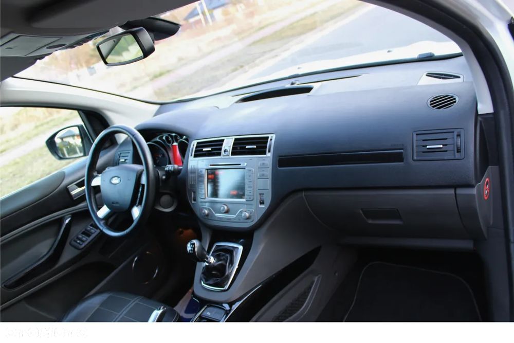 Ford Kuga 2.0 TDCi 2x4 Titanium - 18