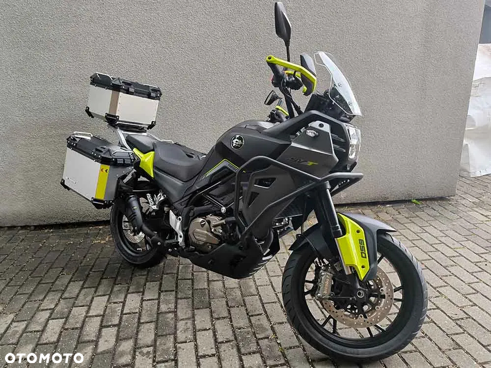 QJMOTOR SVT 650 - 3