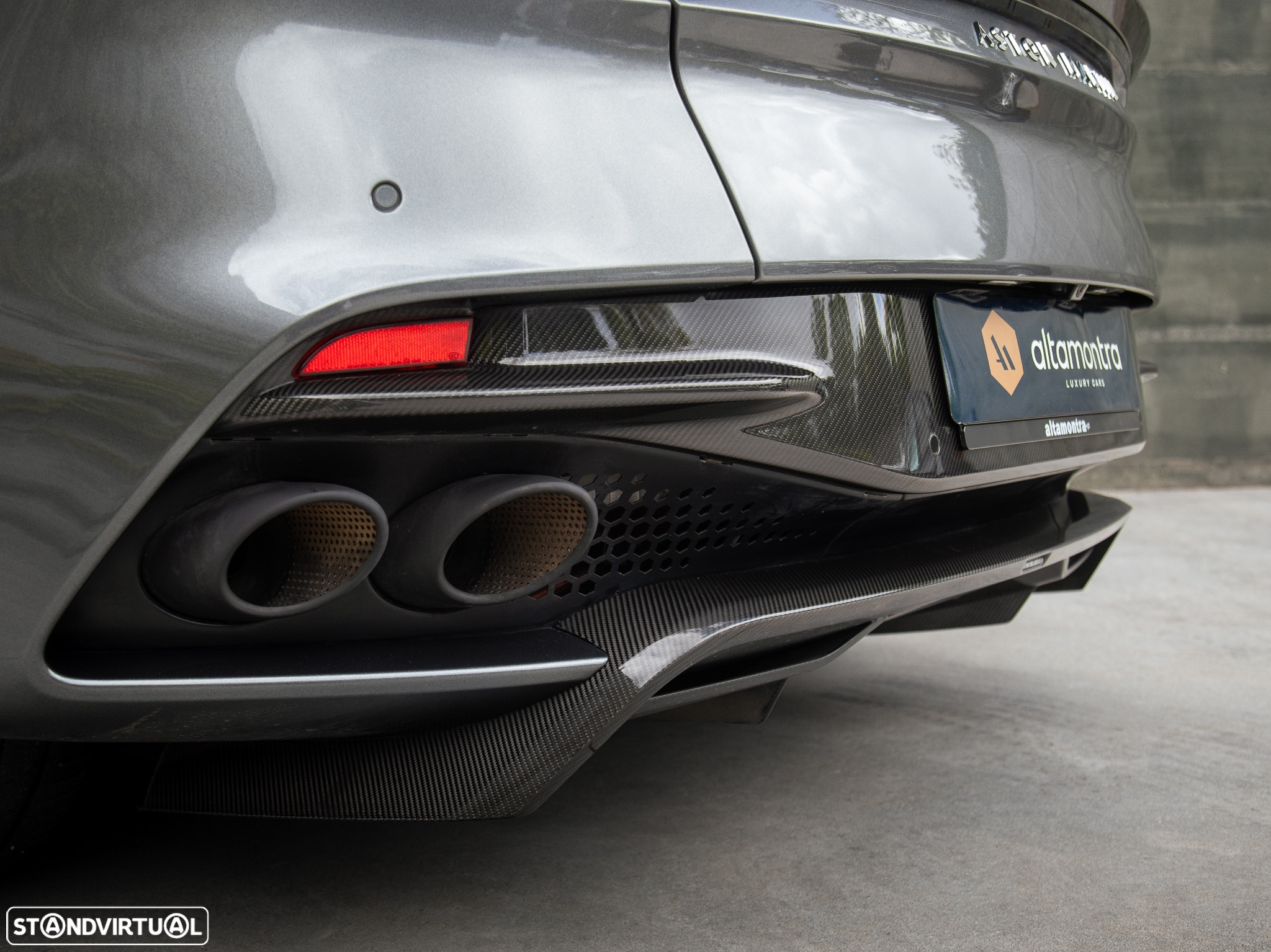 Aston Martin DBS Volante Superleggera - 21