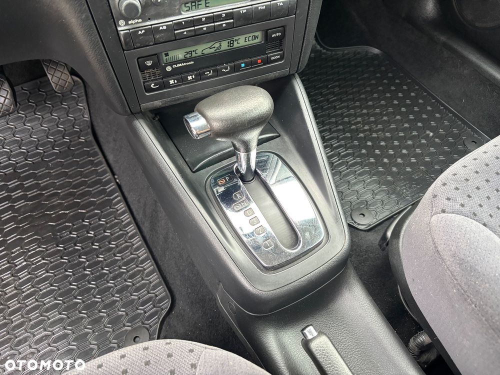 Volkswagen Golf 1.6 Trendline - 28