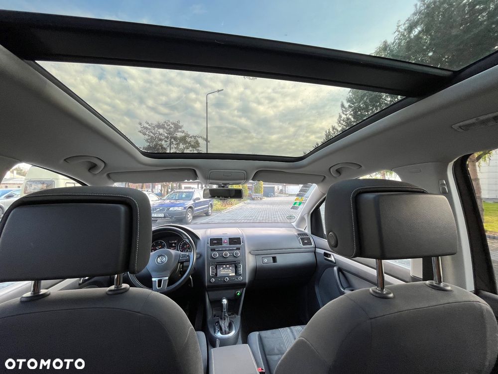 Volkswagen Touran 2.0 TDI DPF BlueMotion Technology DSG MATCH - 11