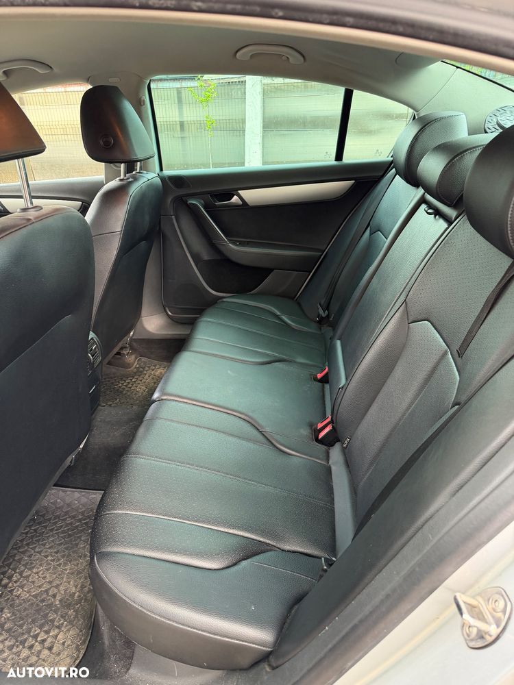 Volkswagen Passat 2.0 TDI Blue TDI DSG Highline - 10