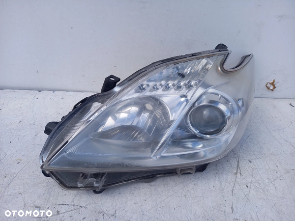 Lampa lewy przód Toyota Prius III EU