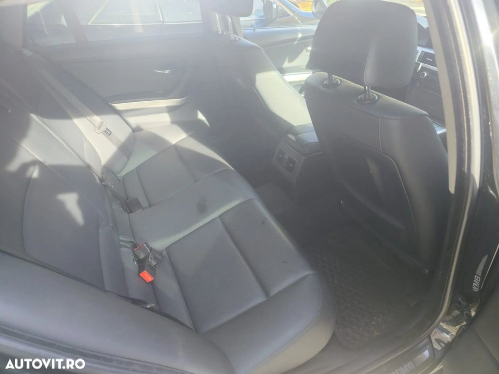 BMW Seria 3 318d Touring - 11