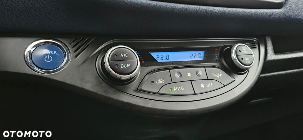 Toyota Yaris Hybrid 100 Selection Platinum - 16