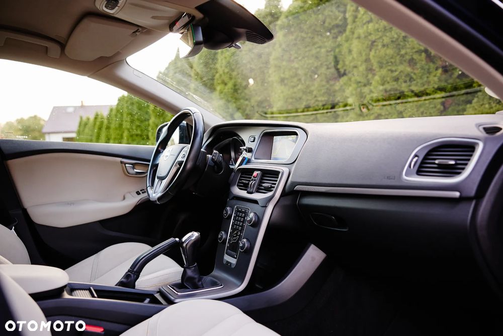 Volvo V40 Cross Country D2 Momentum - 31