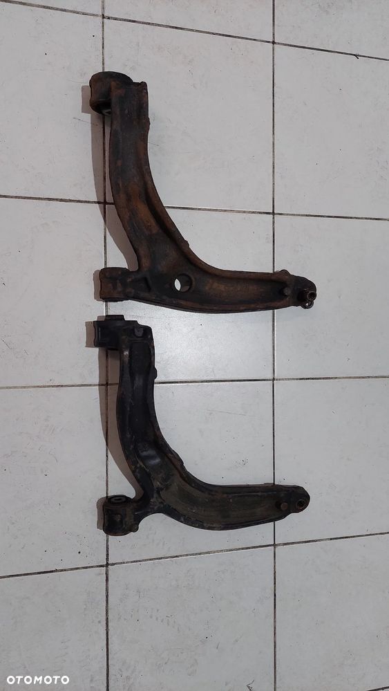 WAHACZ PRAWY PRZÓD VW T5 1,9-2,5TDI R2008 - 2
