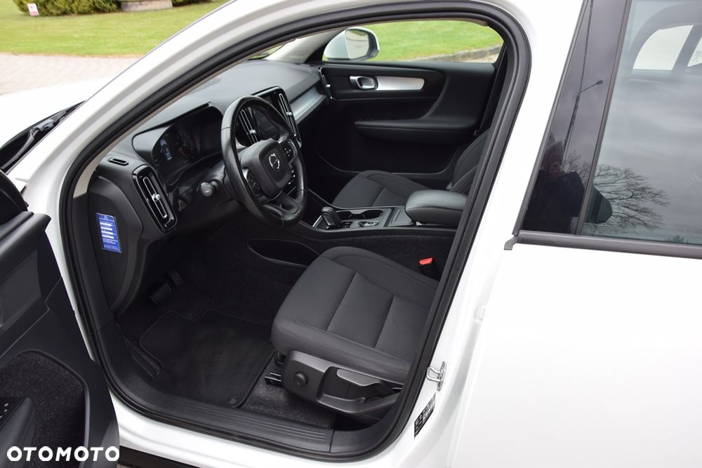 Volvo XC 40 T3 Geartronic Momentum Pro - 12