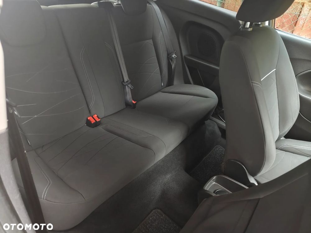 Ford Fiesta 1.6 Ti-VCT SYNC Edition - 16