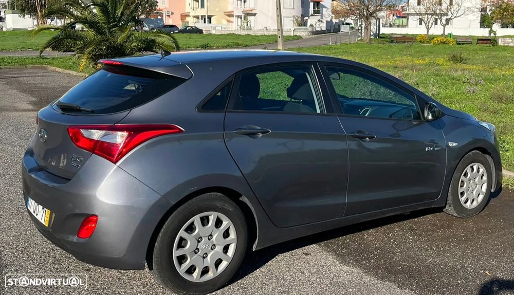 Hyundai i30 blue 1.6 CRDi Classic - 4