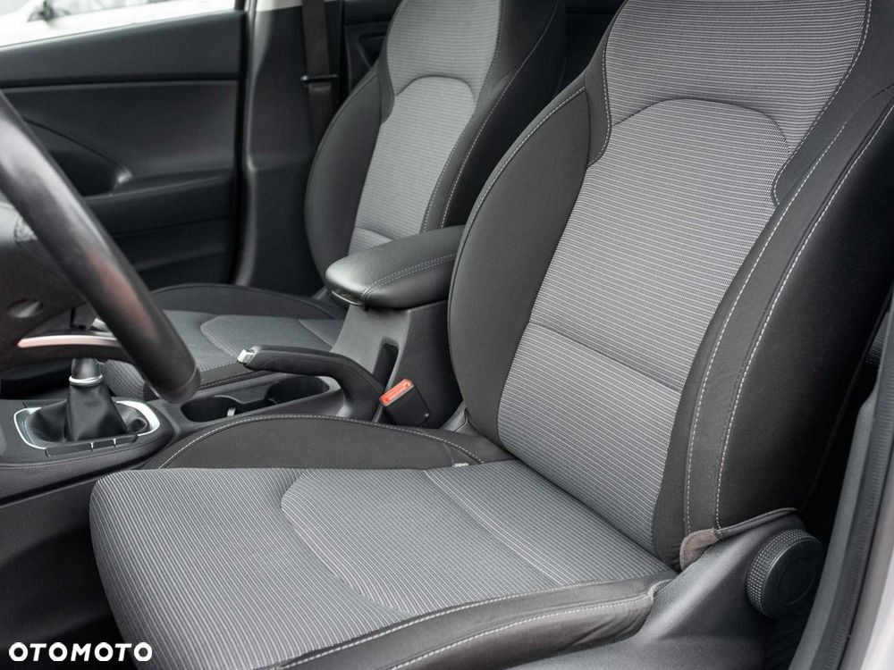 Hyundai i30 1.5 DPI Classic + - 12