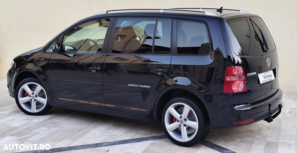 Volkswagen Touran - 4