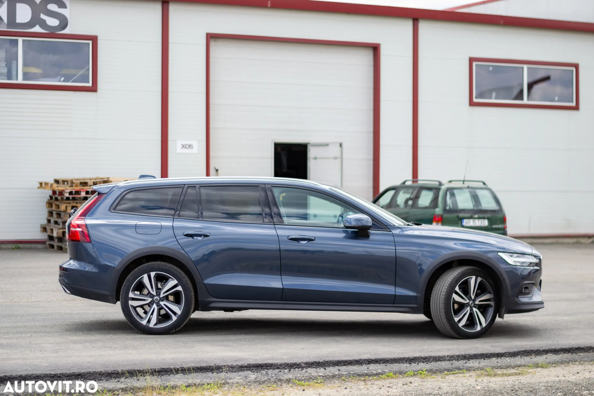 Volvo V60 B4 MHEV AT8 FWD Momentum Pro - 5