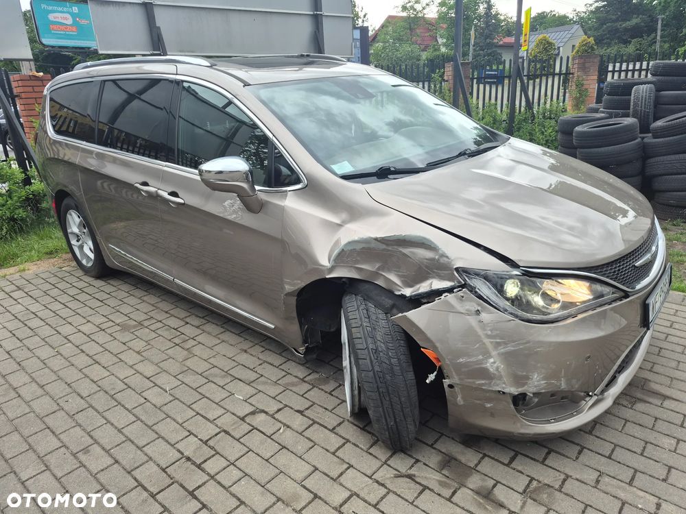 Chrysler Pacifica - 10