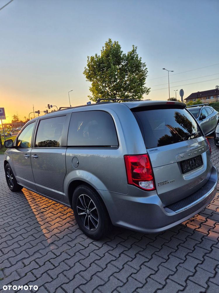 Dodge Grand Caravan - 9