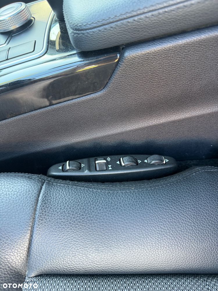 Mercedes-Benz Klasa E 300 CDI DPF BlueEFFICIENCY 7G-TRONIC Avantgarde - 22