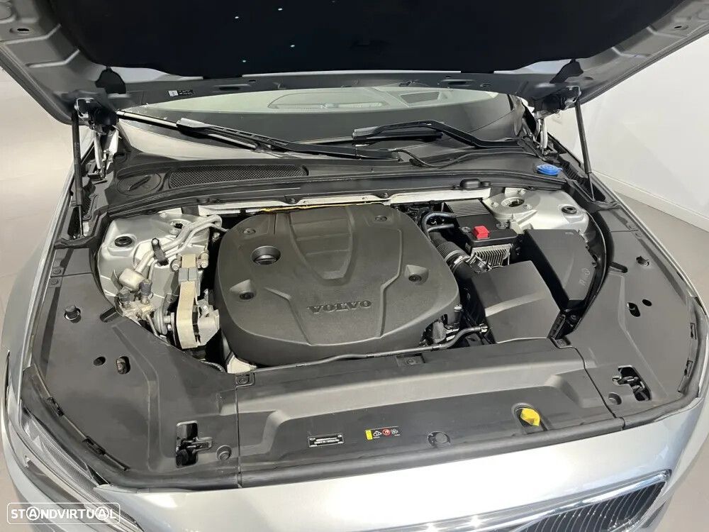 Volvo V90 2.0 D5 Momentum AWD Geartronic - 34