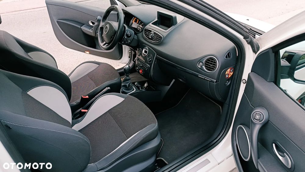 Renault Clio 2.0 16V Sport - 9